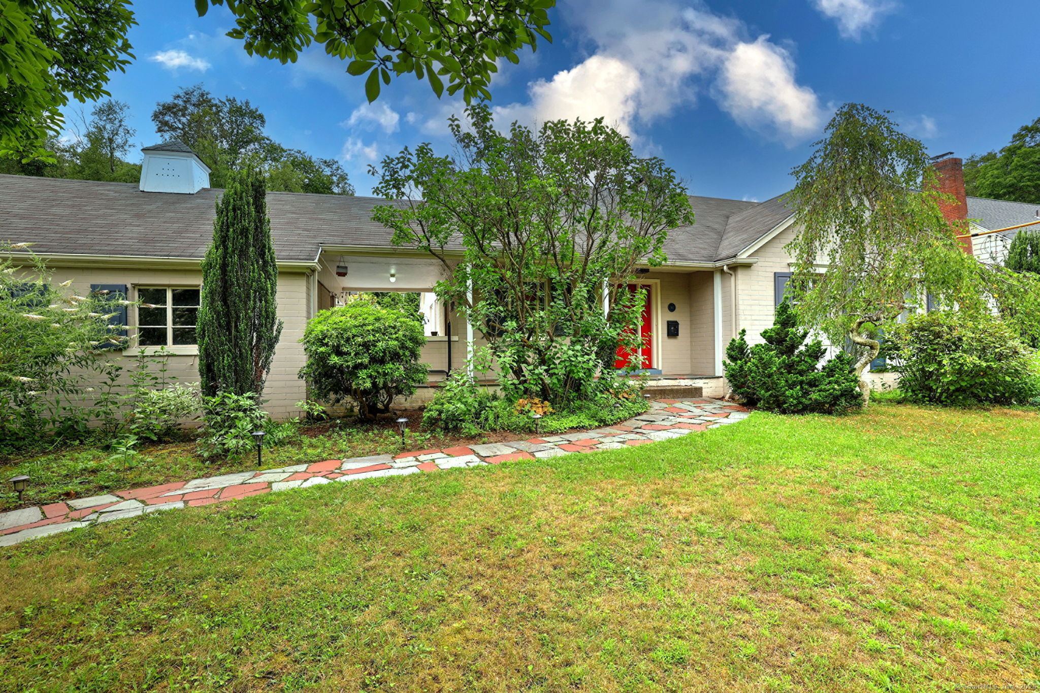 Property Photo: 90 Edgewood Way CT 06515