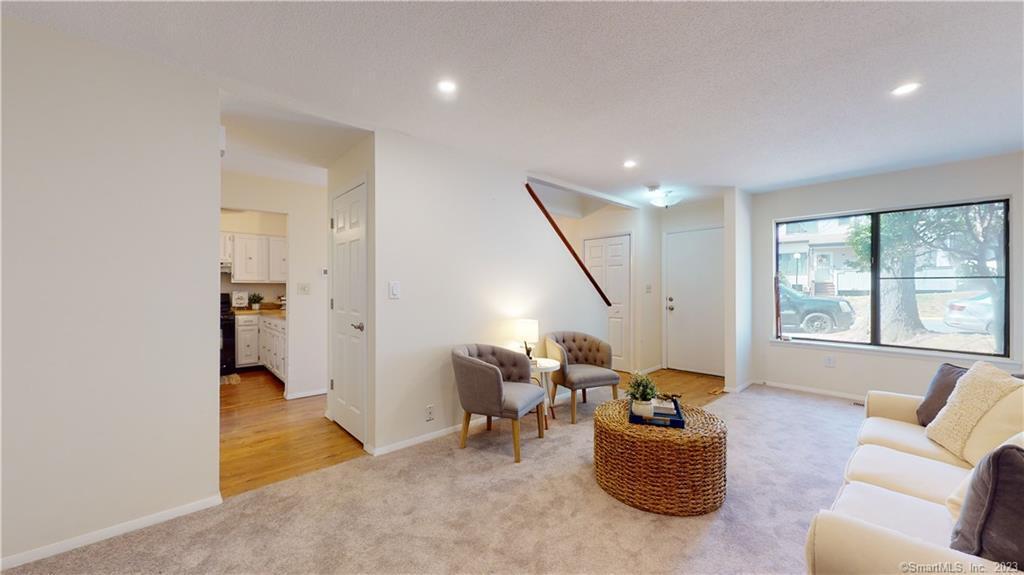 Property Photo: 114 Cottonwood Road 114 CT 06111