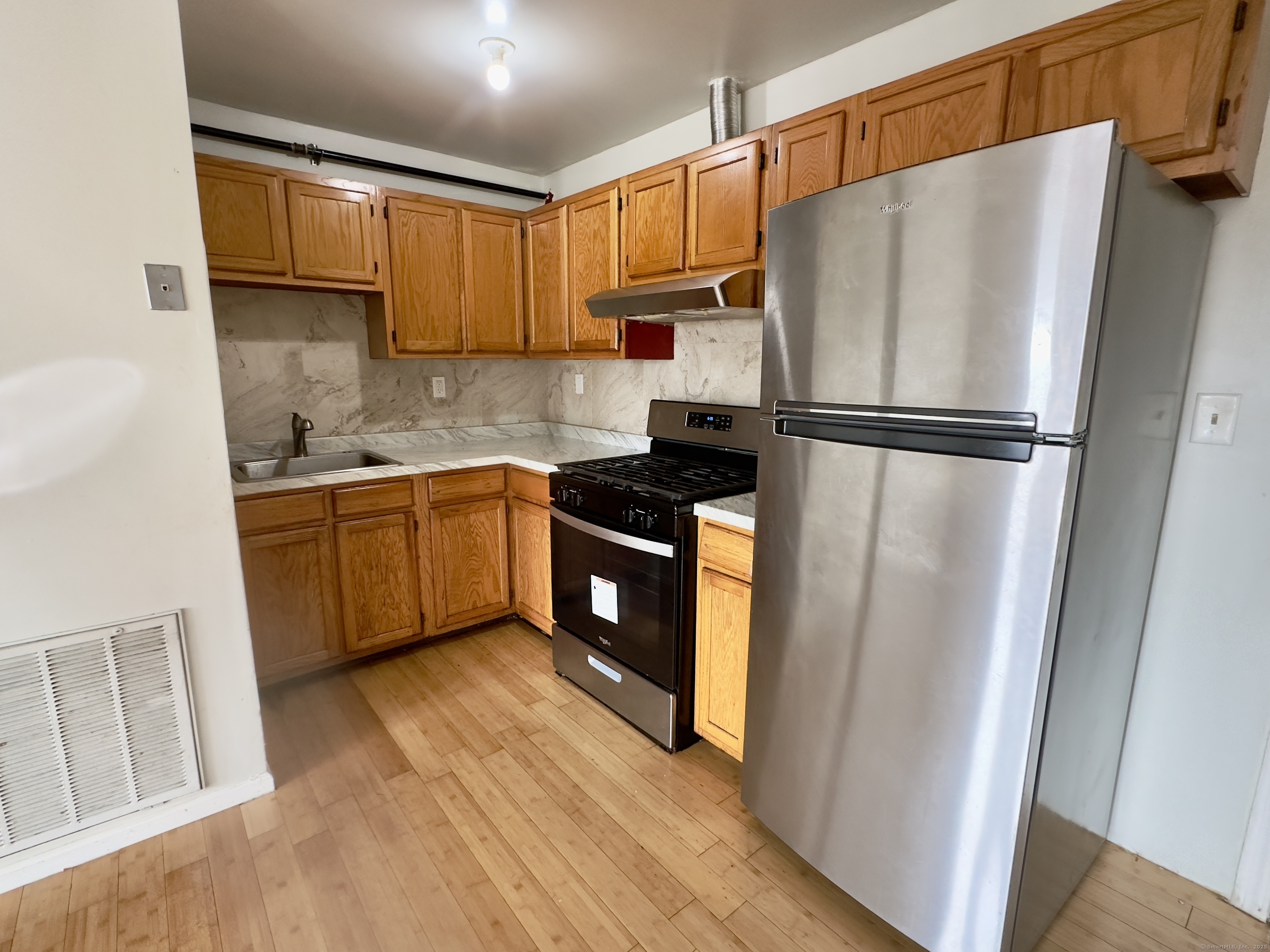 Property Photo:  861 Madison Avenue 1  CT 06606 