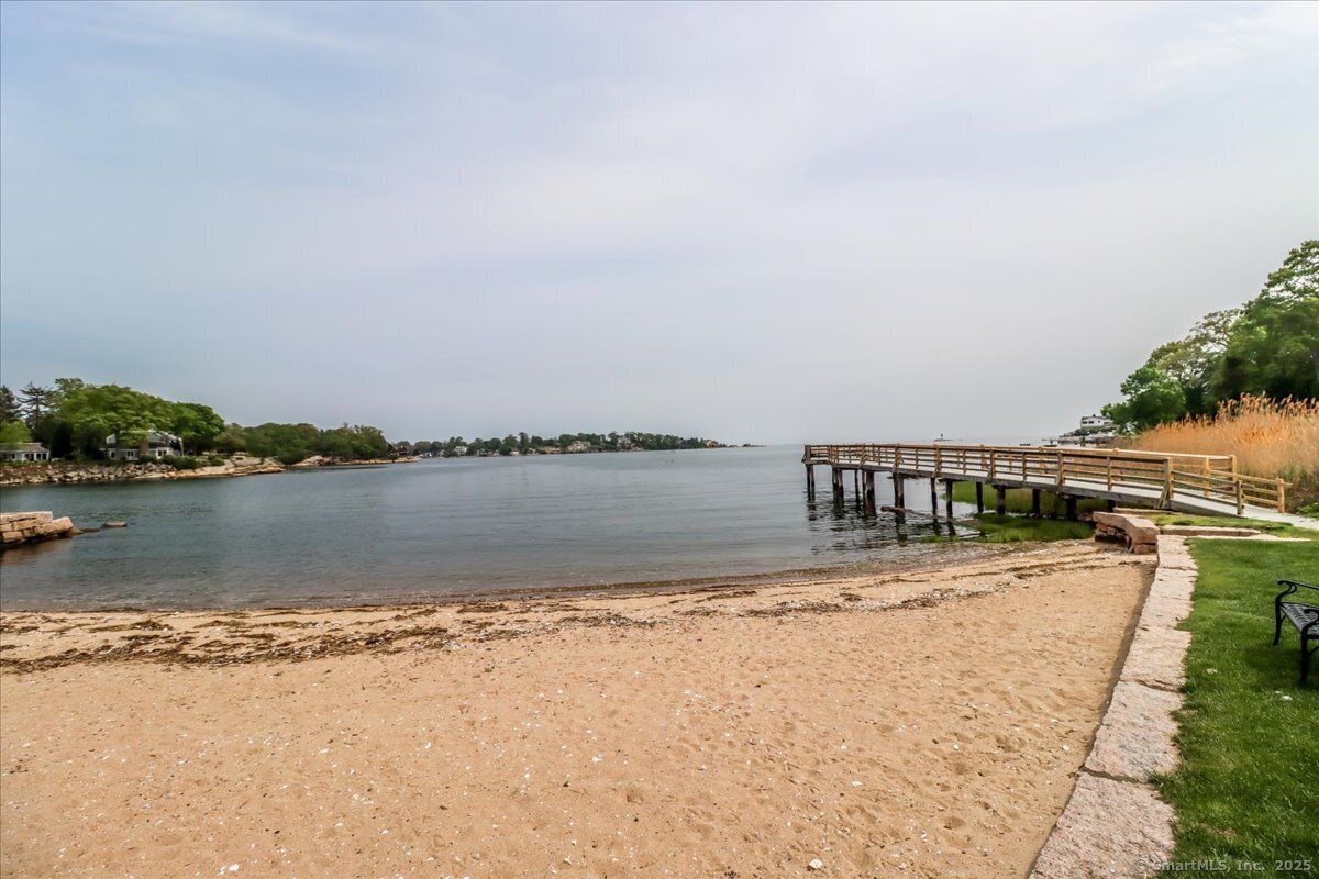 Property Photo: 17 Harbour Village F CT 06405