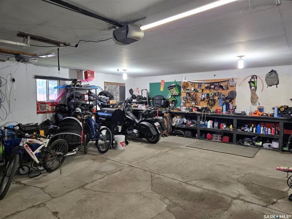 Property Photo:  326 9th Street  SK S0K 2A0 