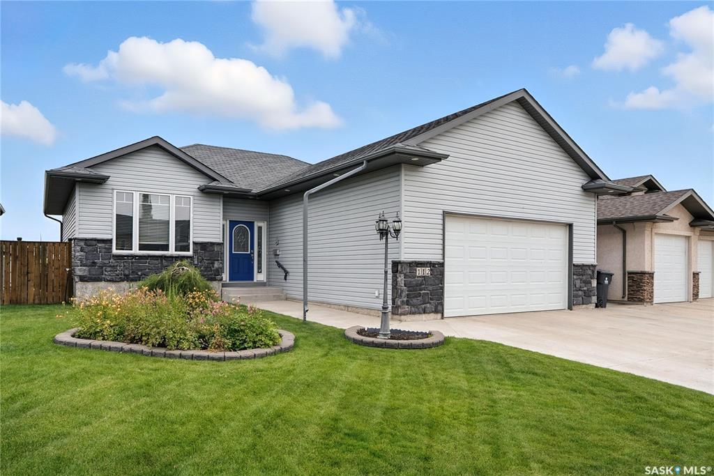 Property Photo:  112 Ewles Place  SK S0K 2T2 