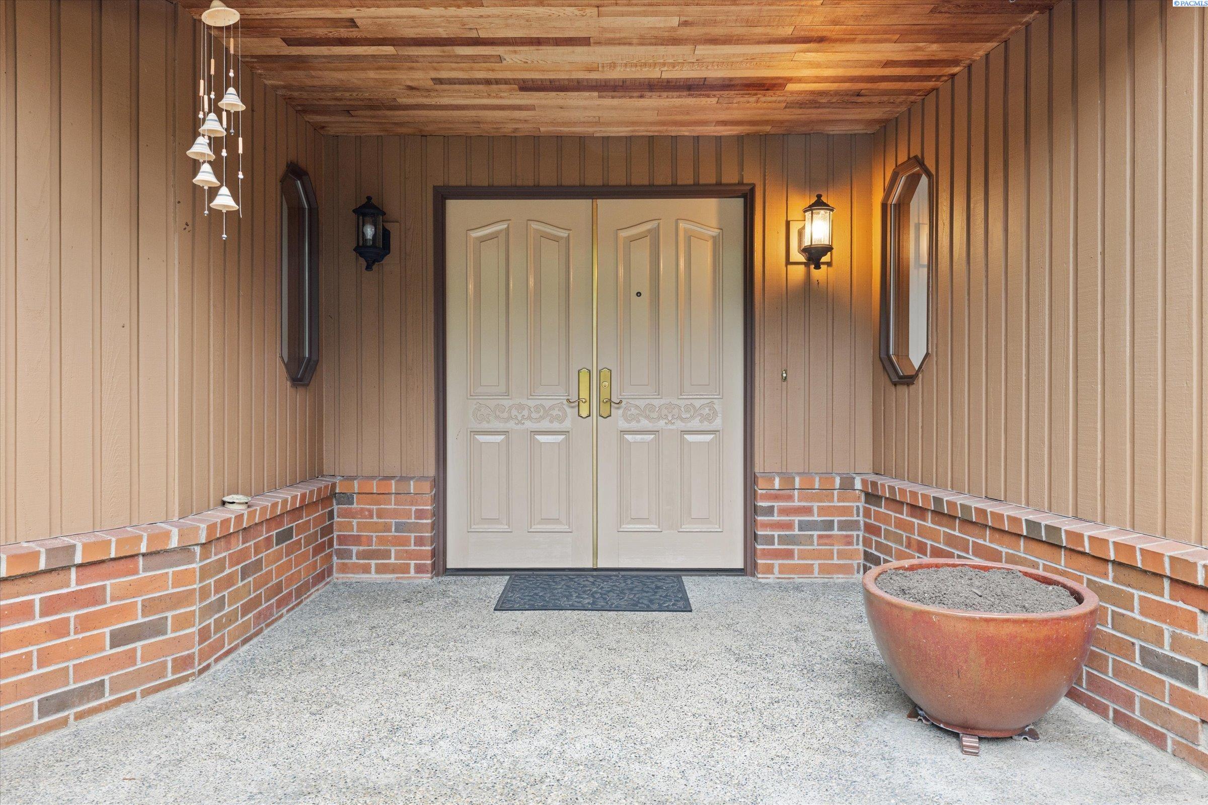 Property Photo:  19024 NE 155th St  WA 98072 