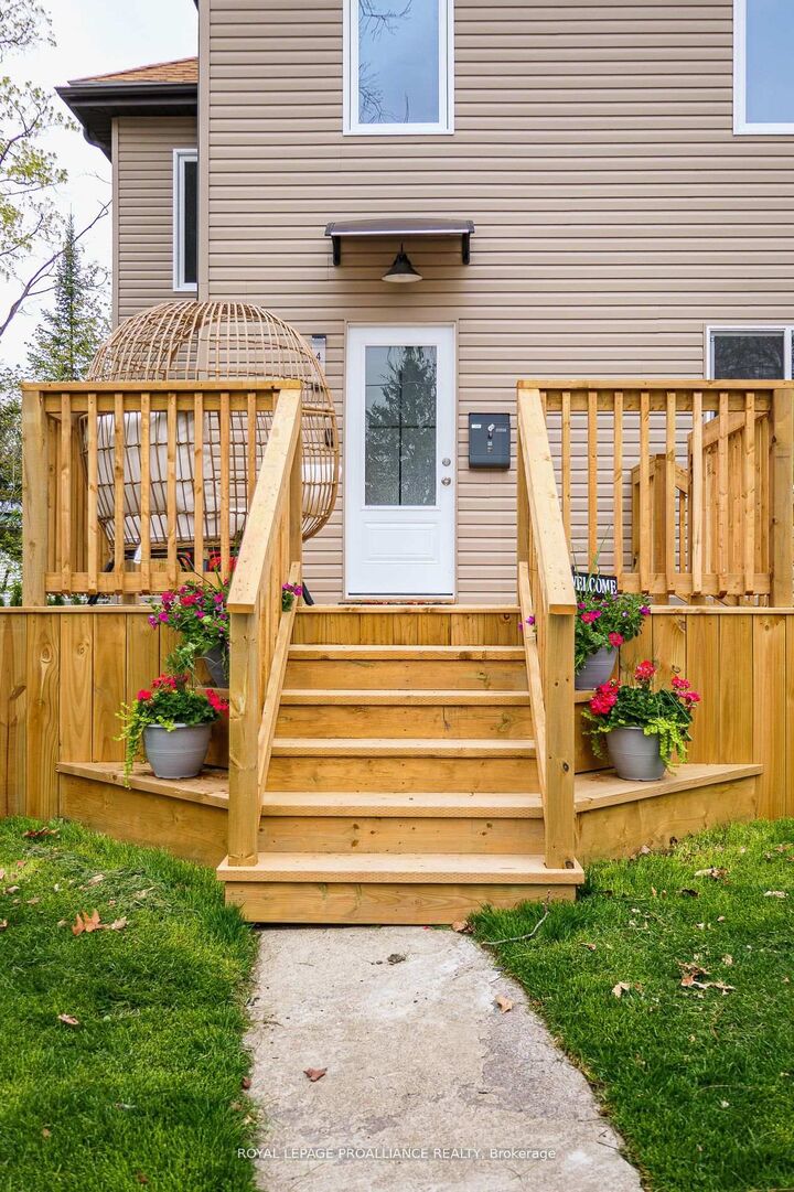 Property Photo:  42 Highland Avenue  ON K8P 3R1 
