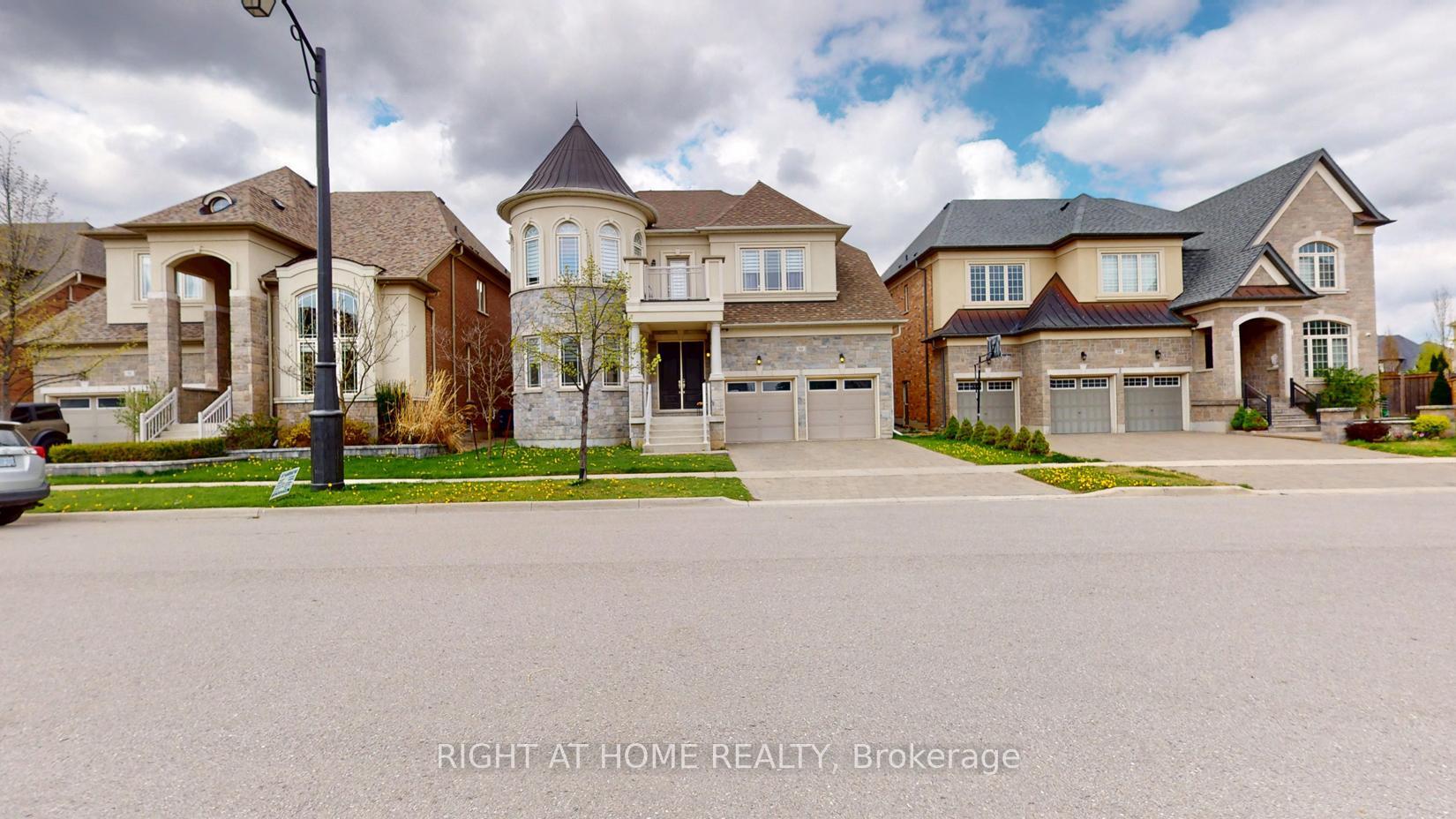 Property Photo:  60 Chesney Crescent  ON L4H 4A5 