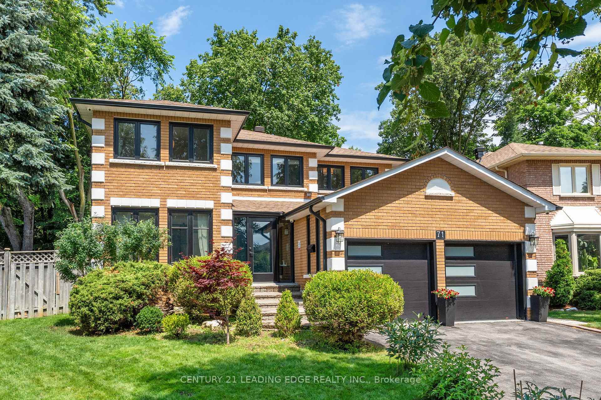 Property Photo: 71 Red Oak Drive ON L4B 1W2