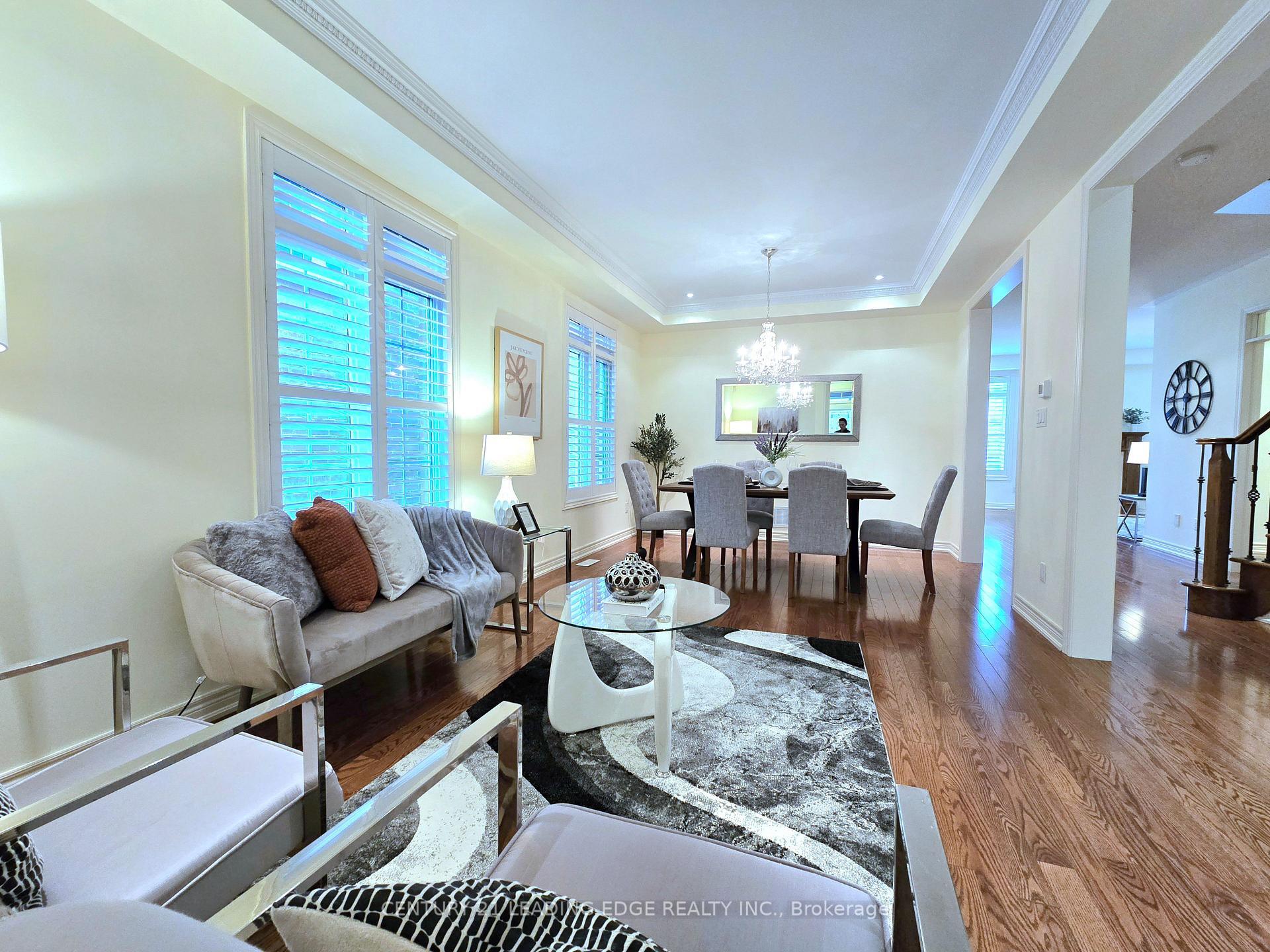 Property Photo: 6 Castleglen Boulevard ON L6C 0A8