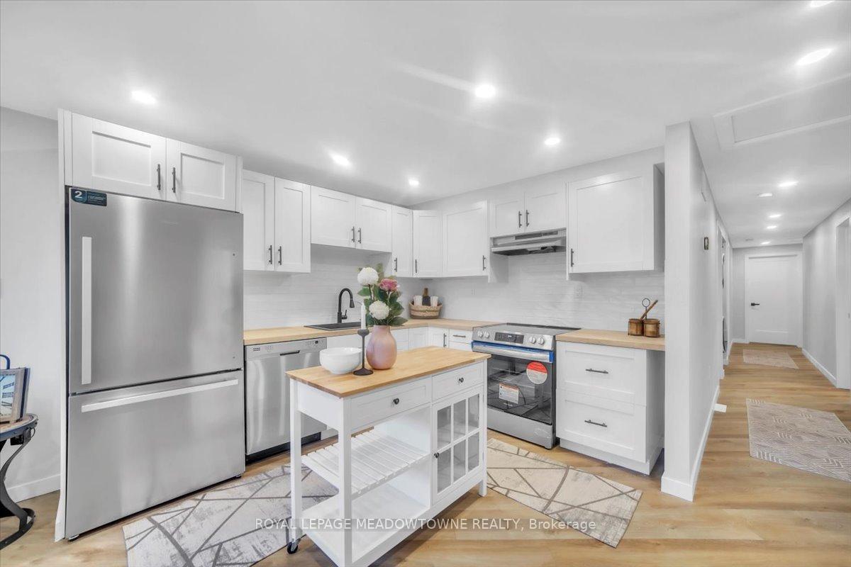 Property Photo: 80 McAnulty Boulevard ON L8H 3H1