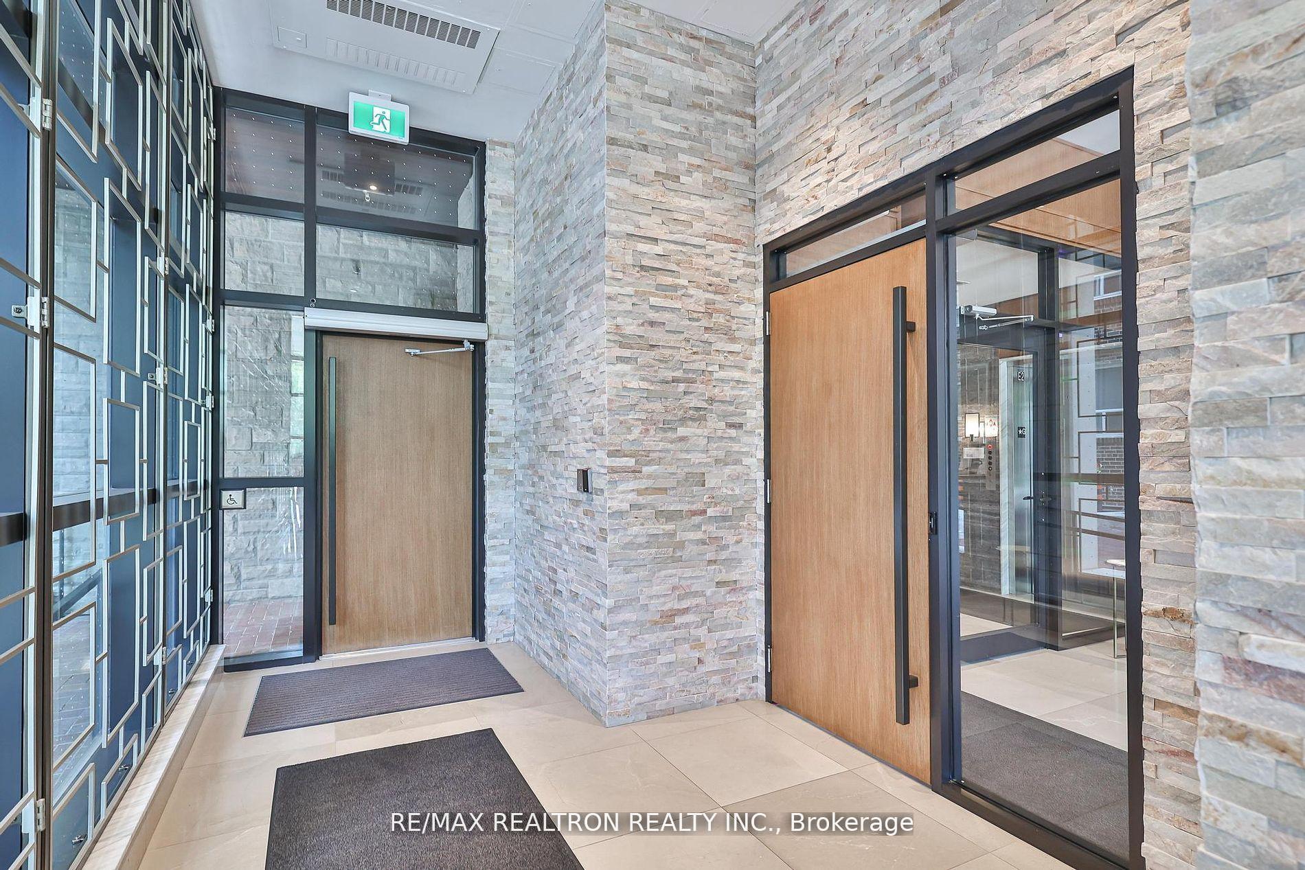 Property Photo: 285 Avenue Road 502 ON M4V 2G8