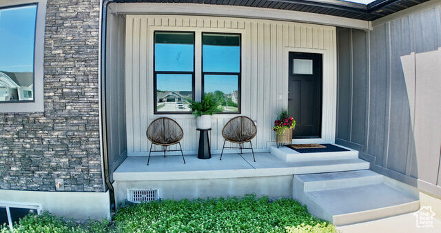 Property Photo: 340 E 300 N UT 84333