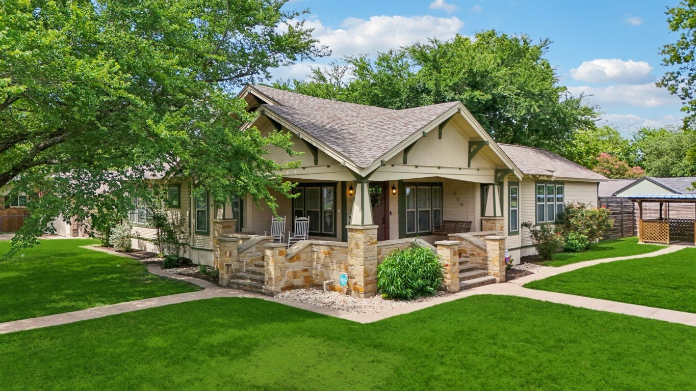 Property Photo: 804 Howard Street TX 76574