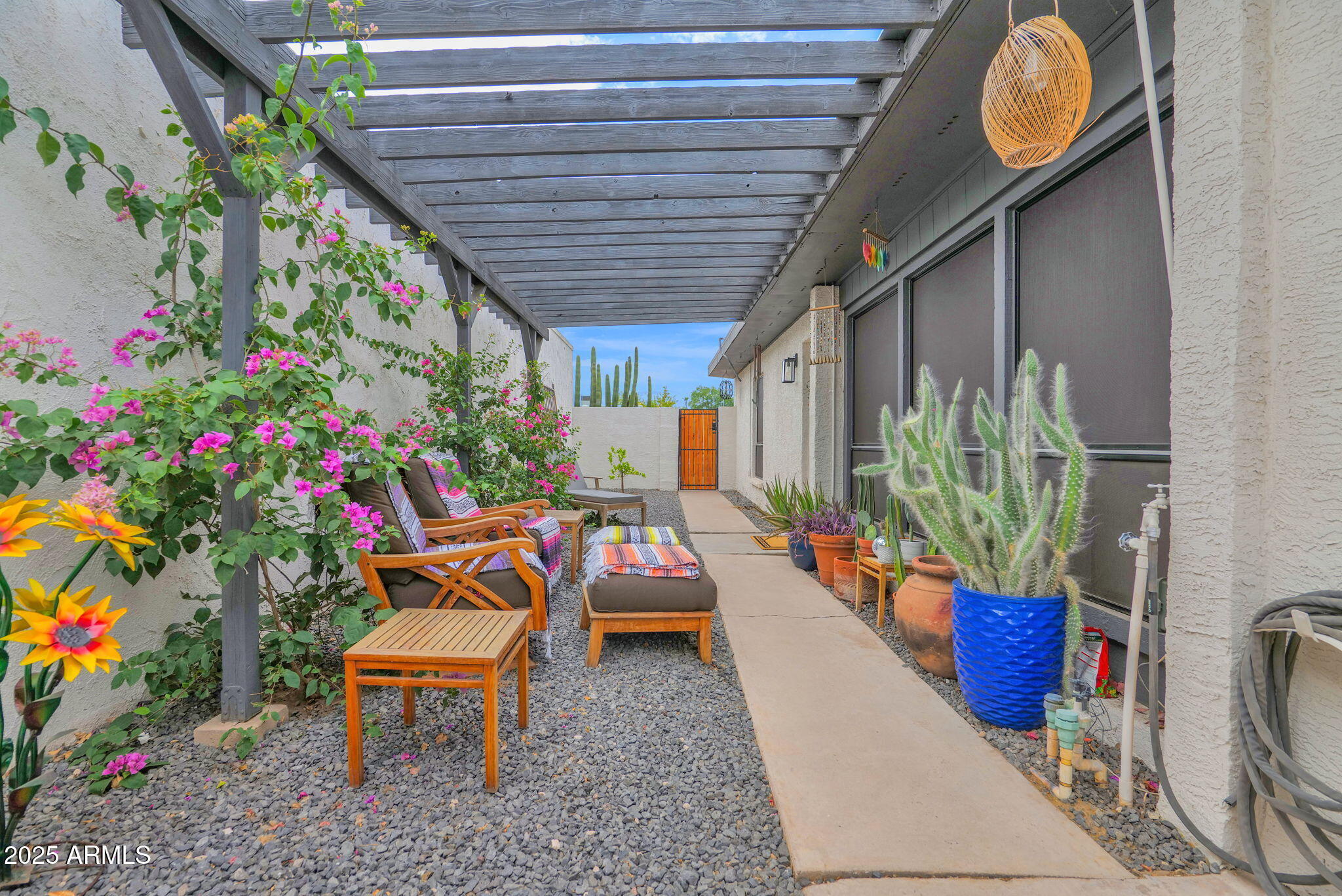 Property Photo: 408 W La Jolla Drive AZ 85282