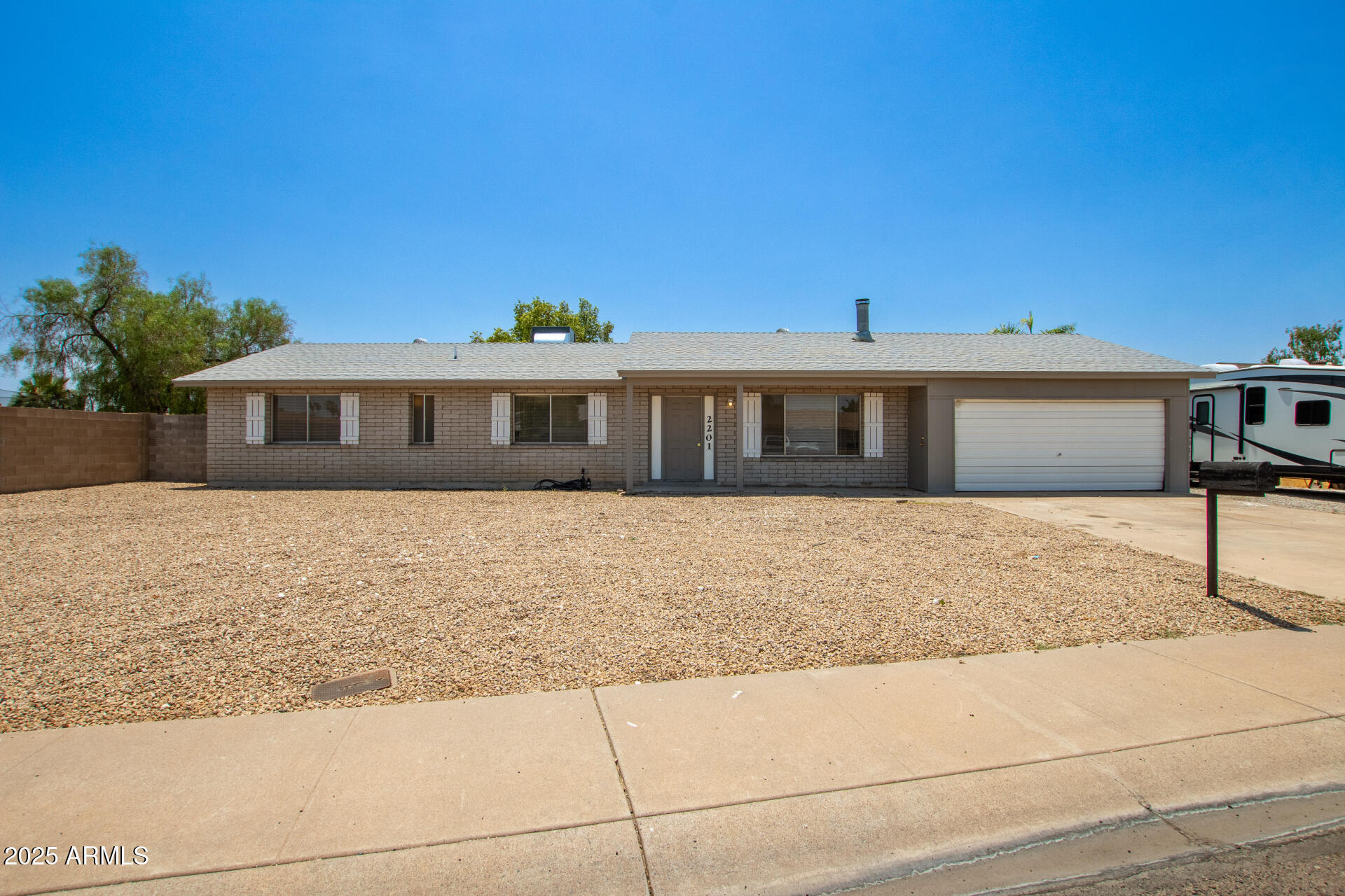 2201 W Topeka Drive  Phoenix AZ 85027 photo