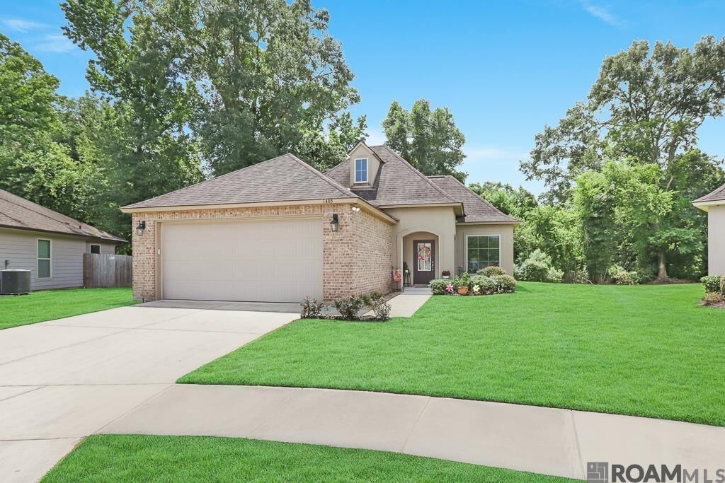 Property Photo: 1485 Alouette Dr LA 70820