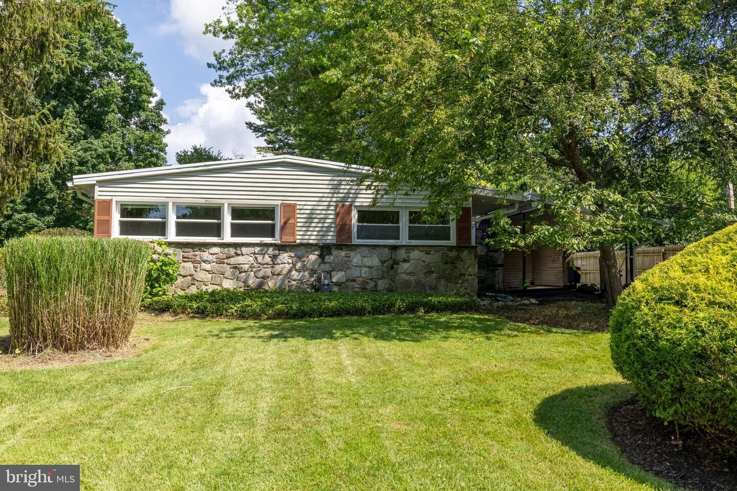 Property Photo:  548 Paddock Road  PA 19002 