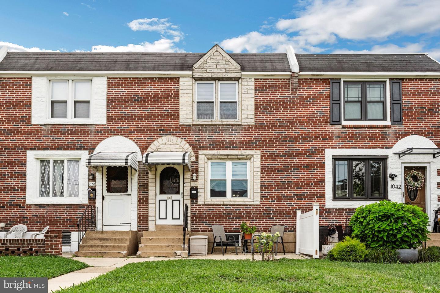 Property Photo: 1040 Oakwood Drive PA 19036