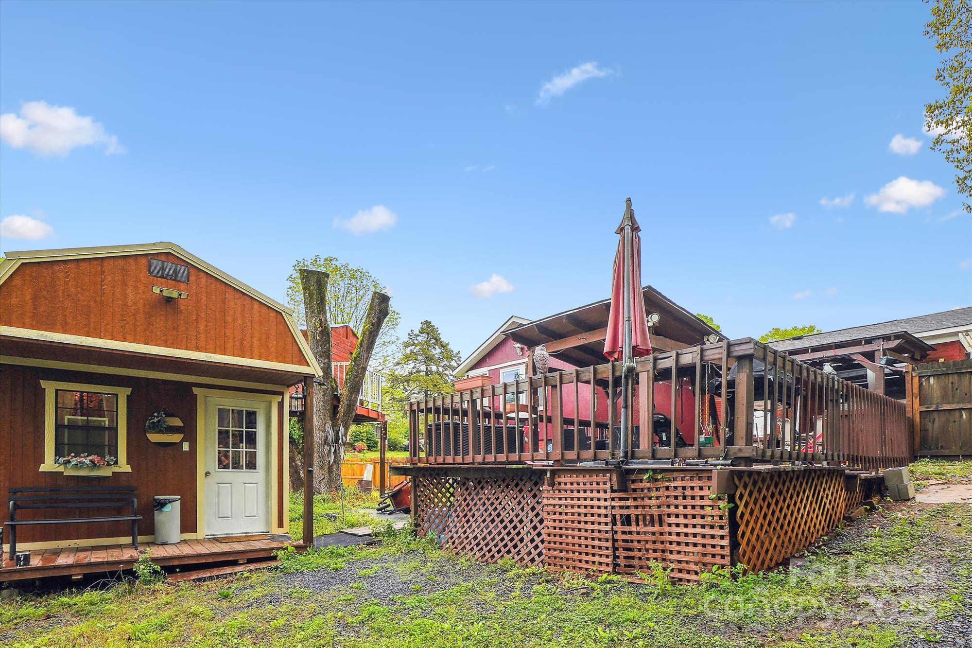 Property Photo: 6800 Deanwood Place NC 28217