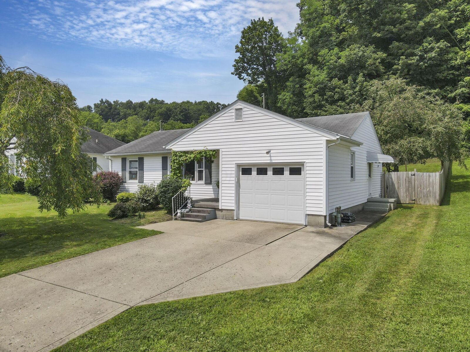 Property Photo:  207 School Street  OH 43107 