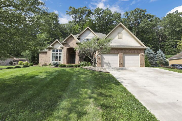 Property Photo:  886 Howell Drive  OH 43055 