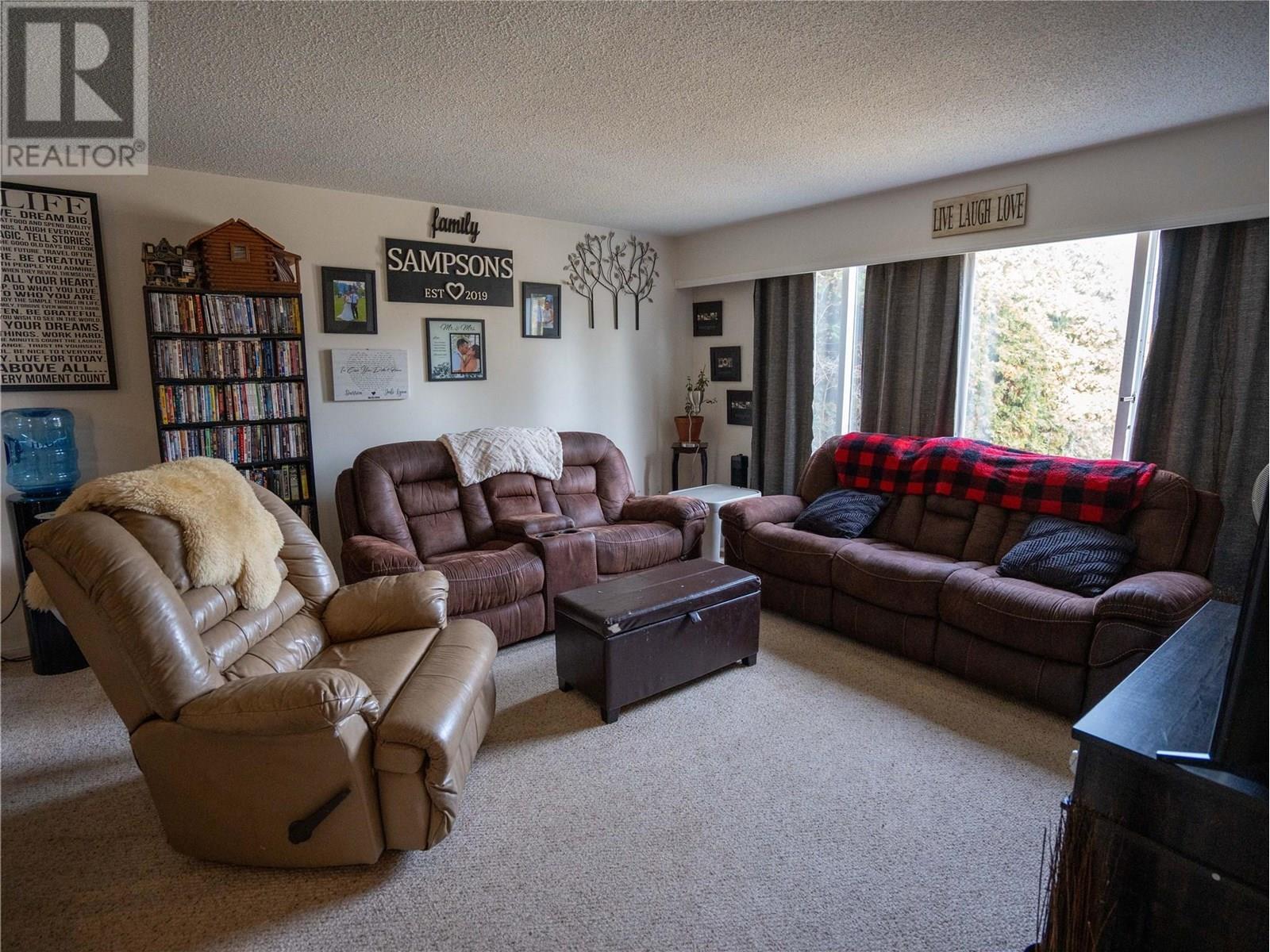 Property Photo: 186 Waterford Avenue BC V2A 3T7