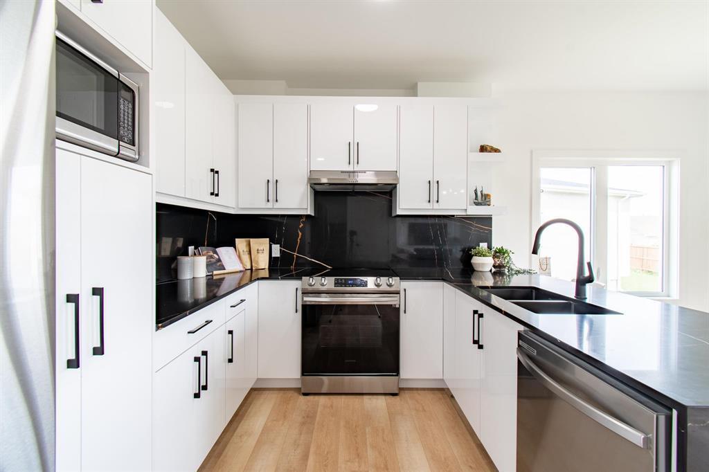 Property Photo: 15 King Bay MB R1A 2G1