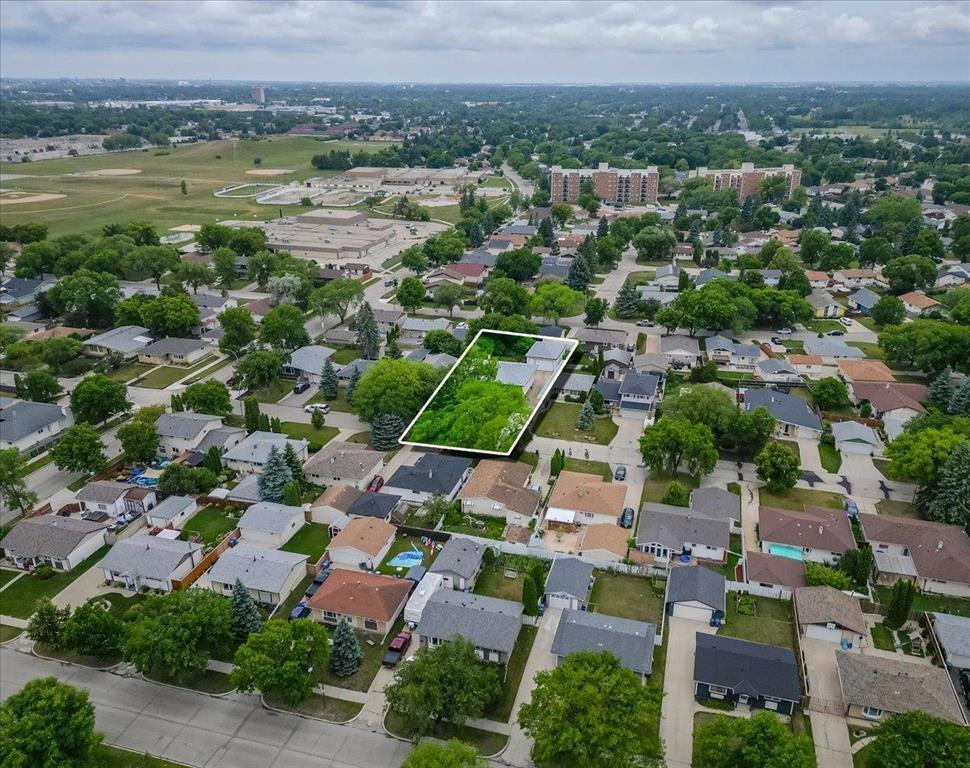 Property Photo: 14 Dampsy Crescent MB R2K 3L8