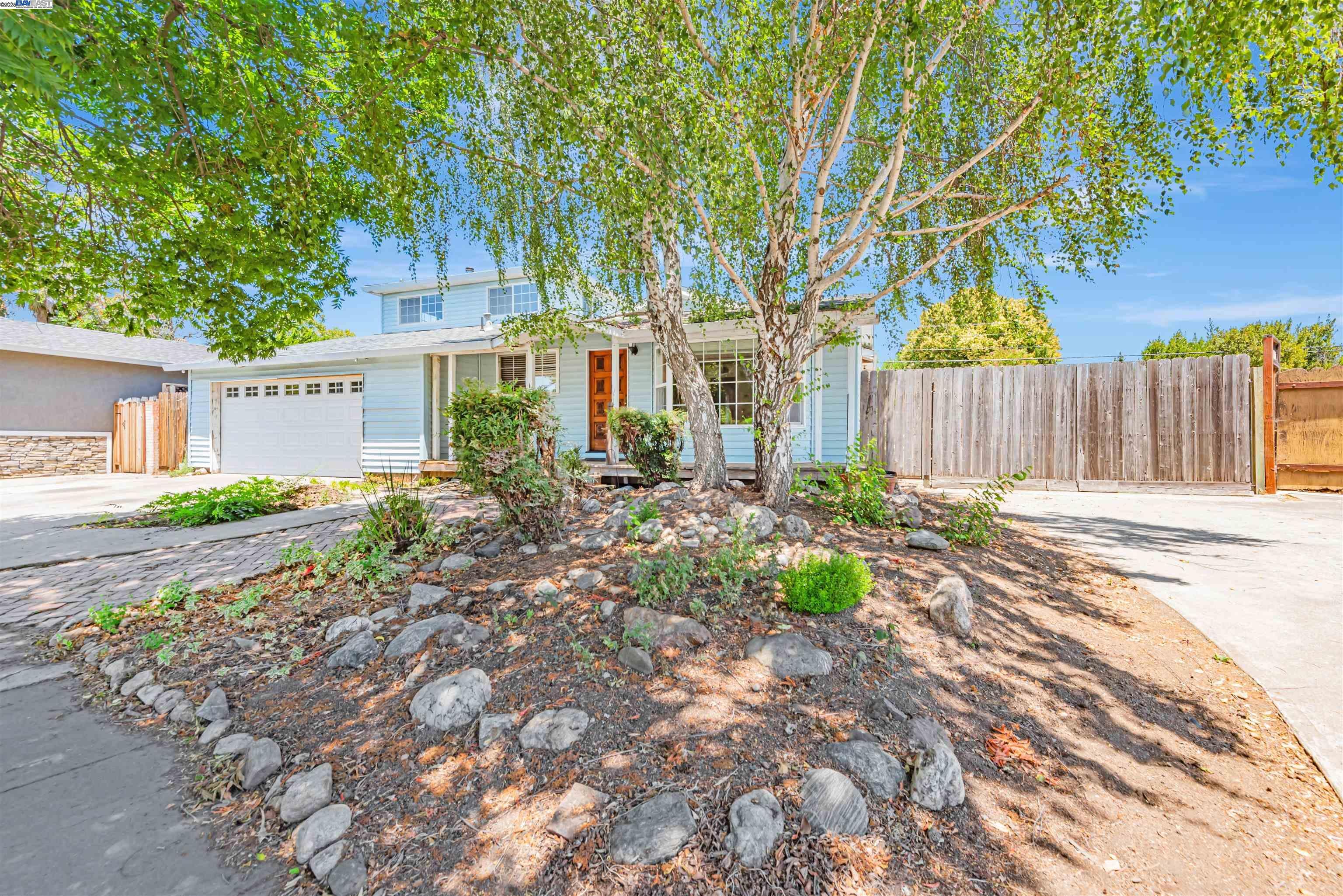 Property Photo:  38952 Emrol Ave  CA 94536 