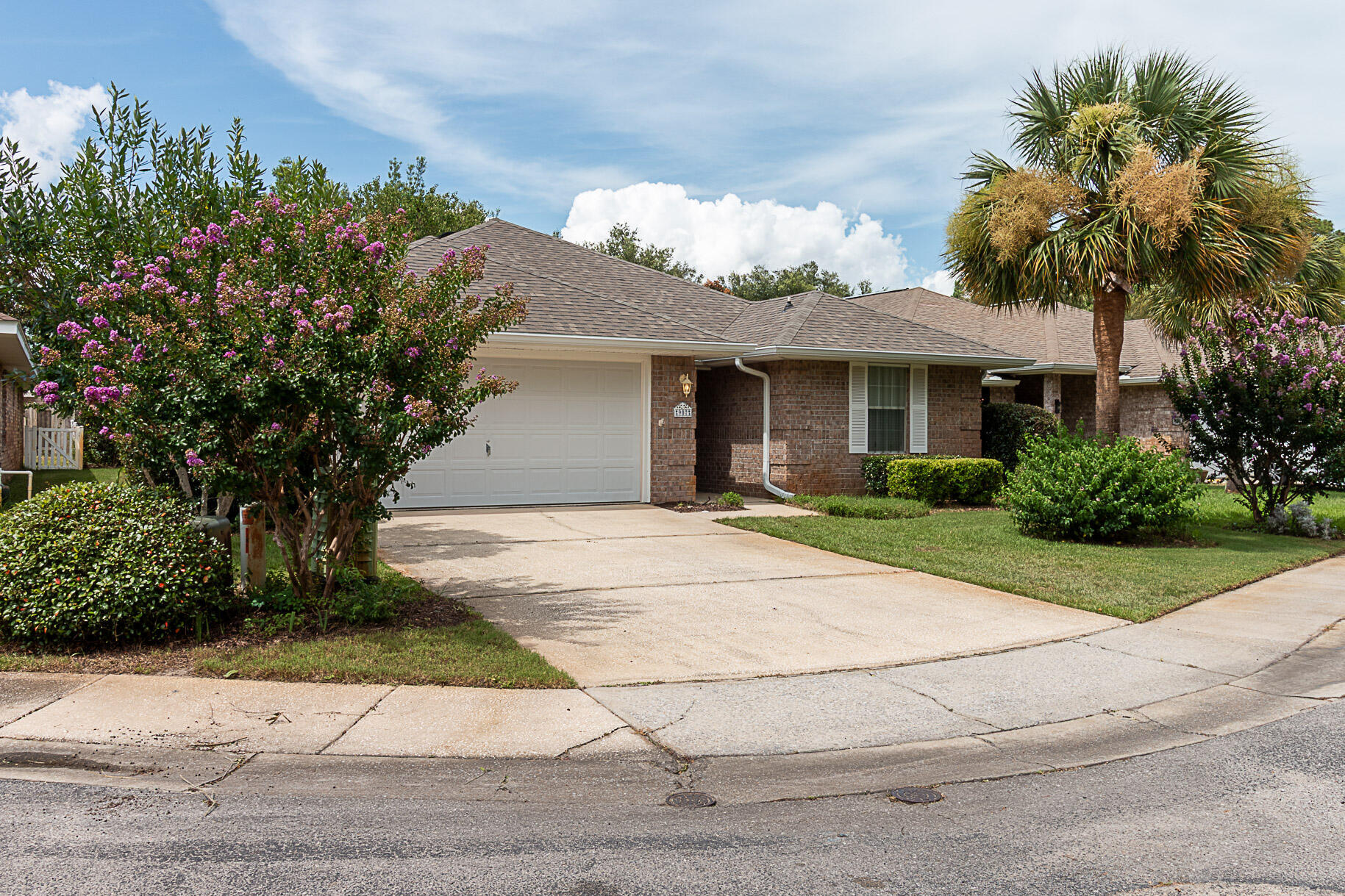 Property Photo: 907 Lajolla Lane FL 32569