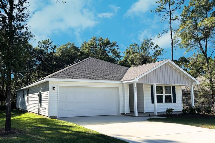 Property Photo: 6008 Hidden Knoll Court FL 32539