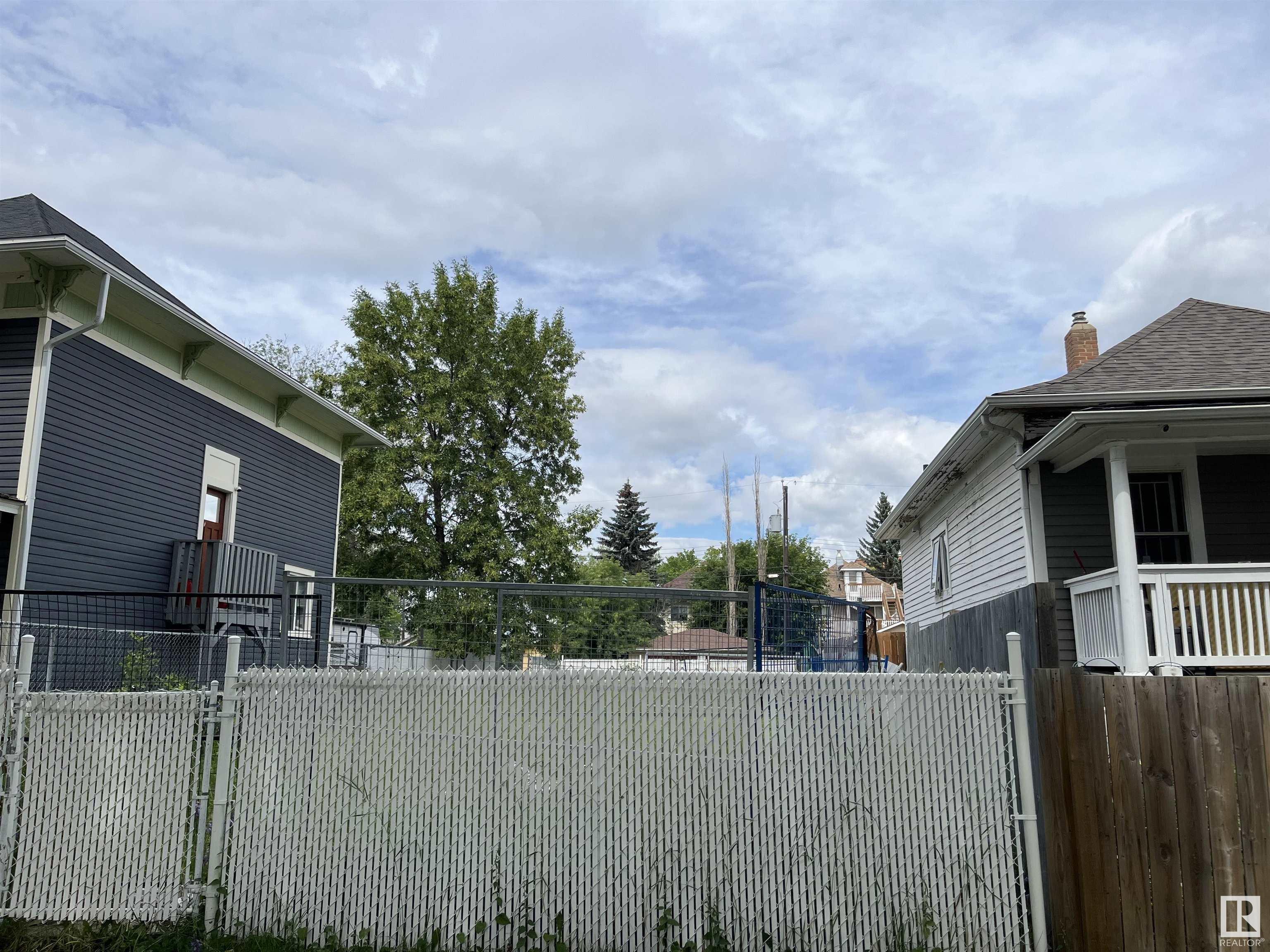 Property Photo:  9546 106A Avenue NW  AB T5H 0T2 