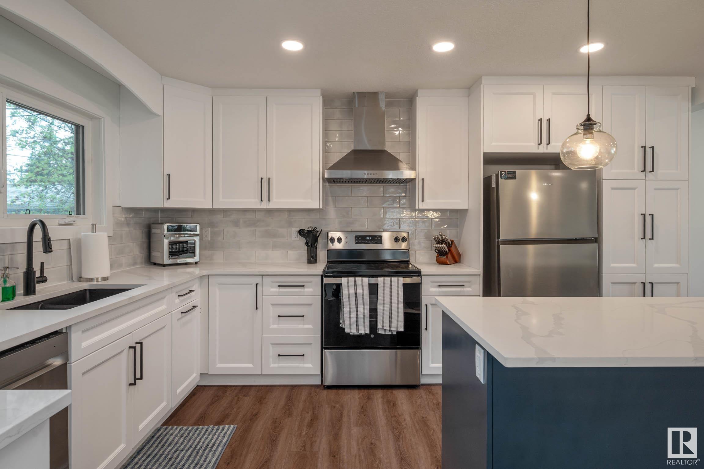 Property Photo:  14622 95 Avenue NW  AB T5N 0B3 