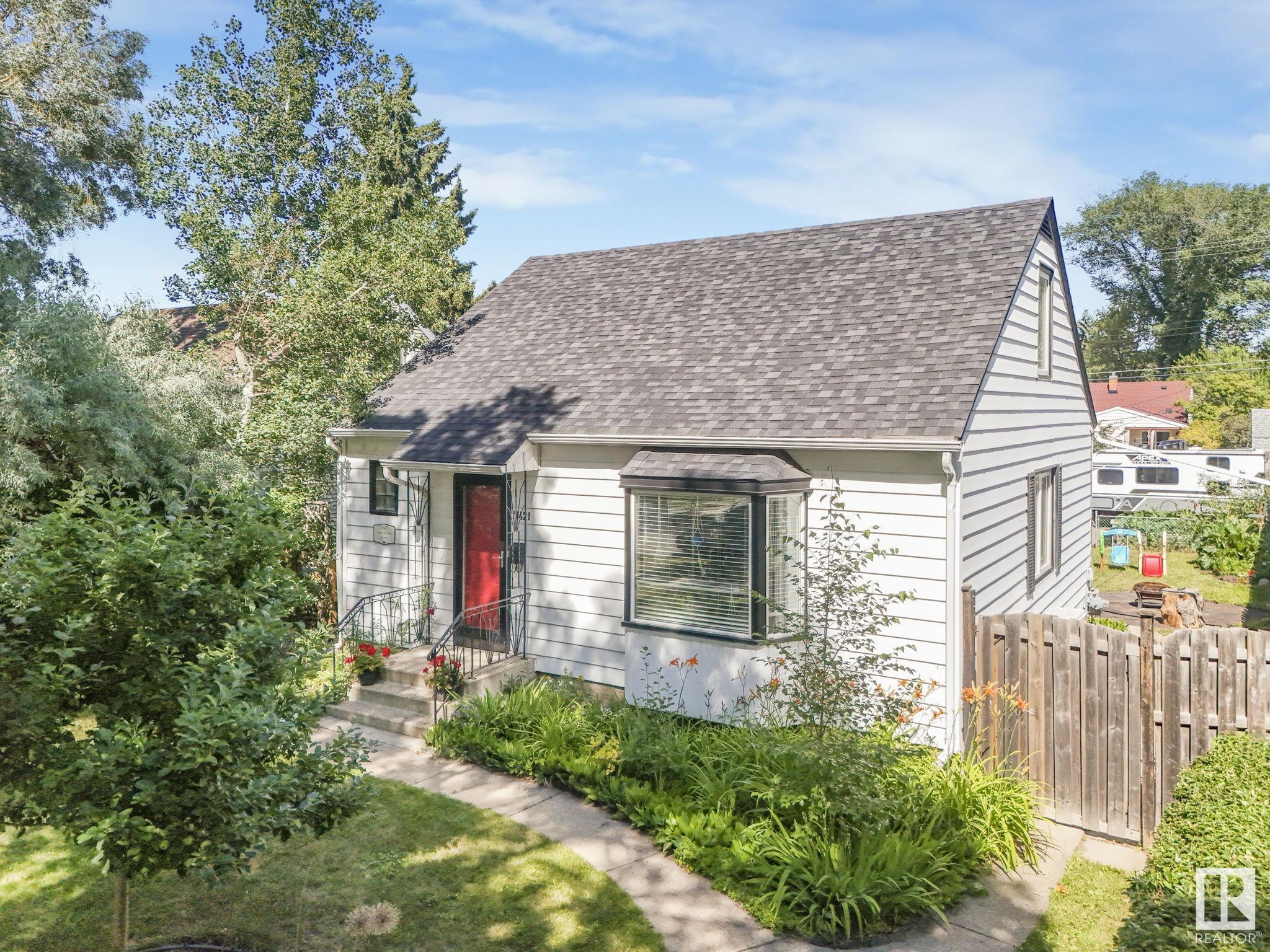 Property Photo:  11421 71 Street NW  AB T5B 1V8 