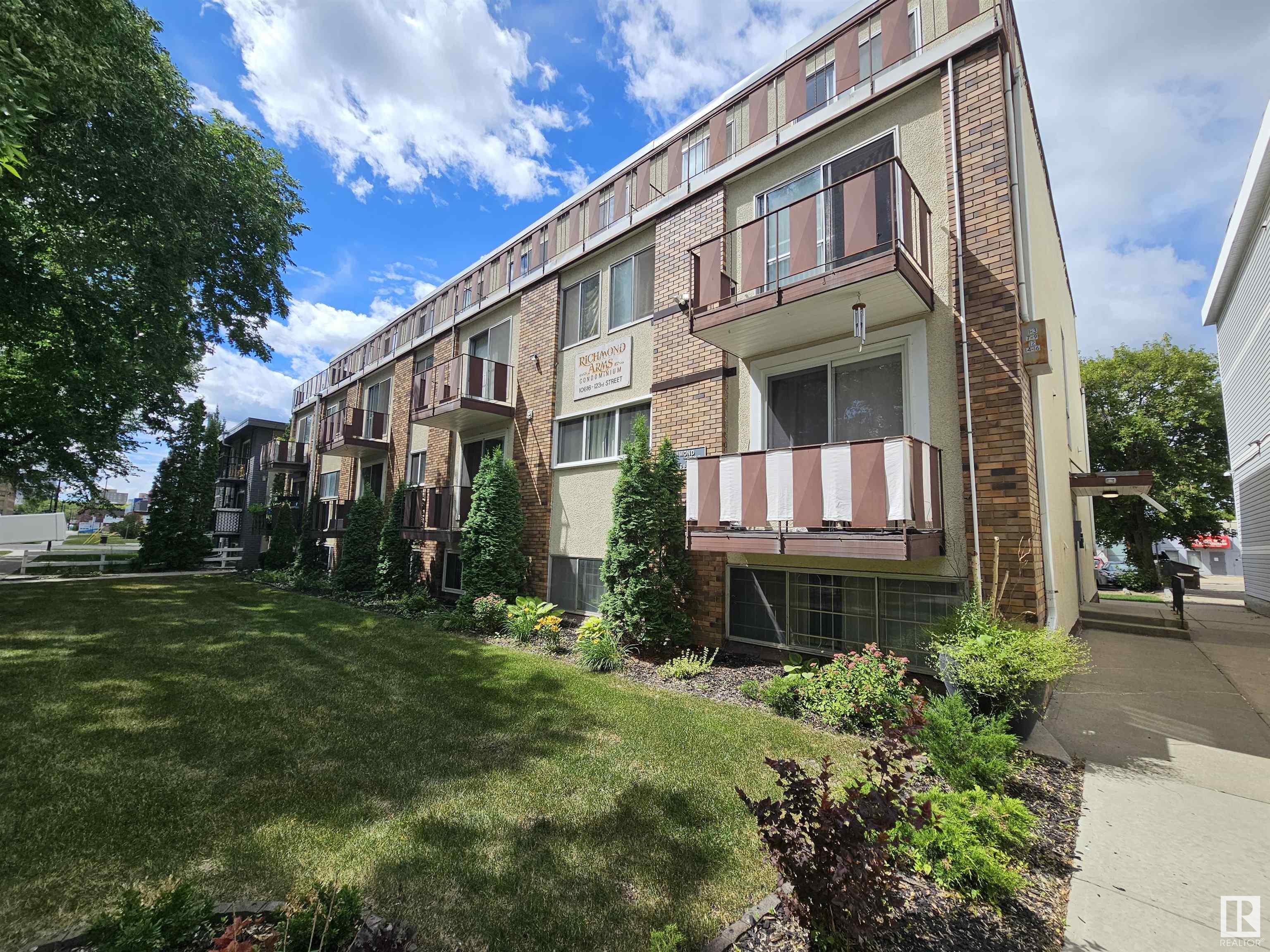 Property Photo: 10616 123 Street NW 20 AB T5N 1P2