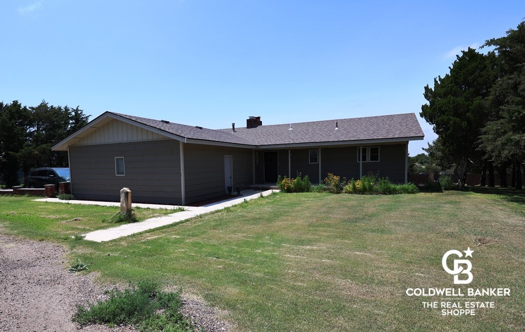 645 S Towns Road  Garden City KS 67846 photo