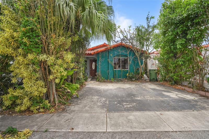 Property Photo: 2846 W 75th Ter FL 33018