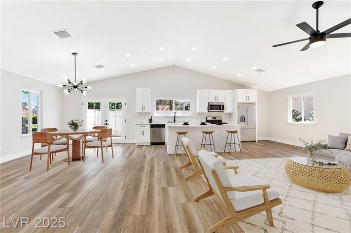 Property Photo: 811 Spyglass Lane NV 89107