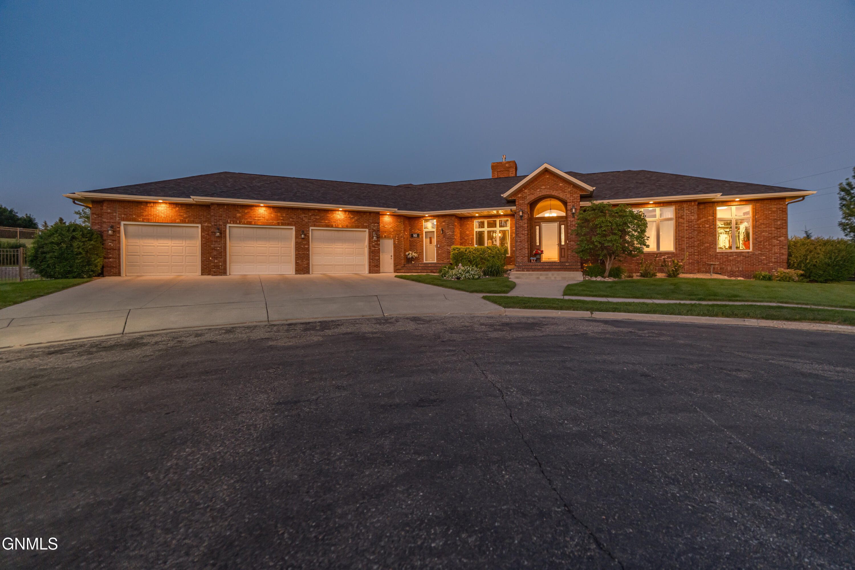 Property Photo: 901 Corvette Circle ND 58503