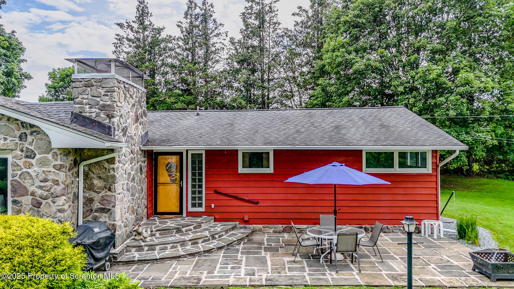Property Photo:  