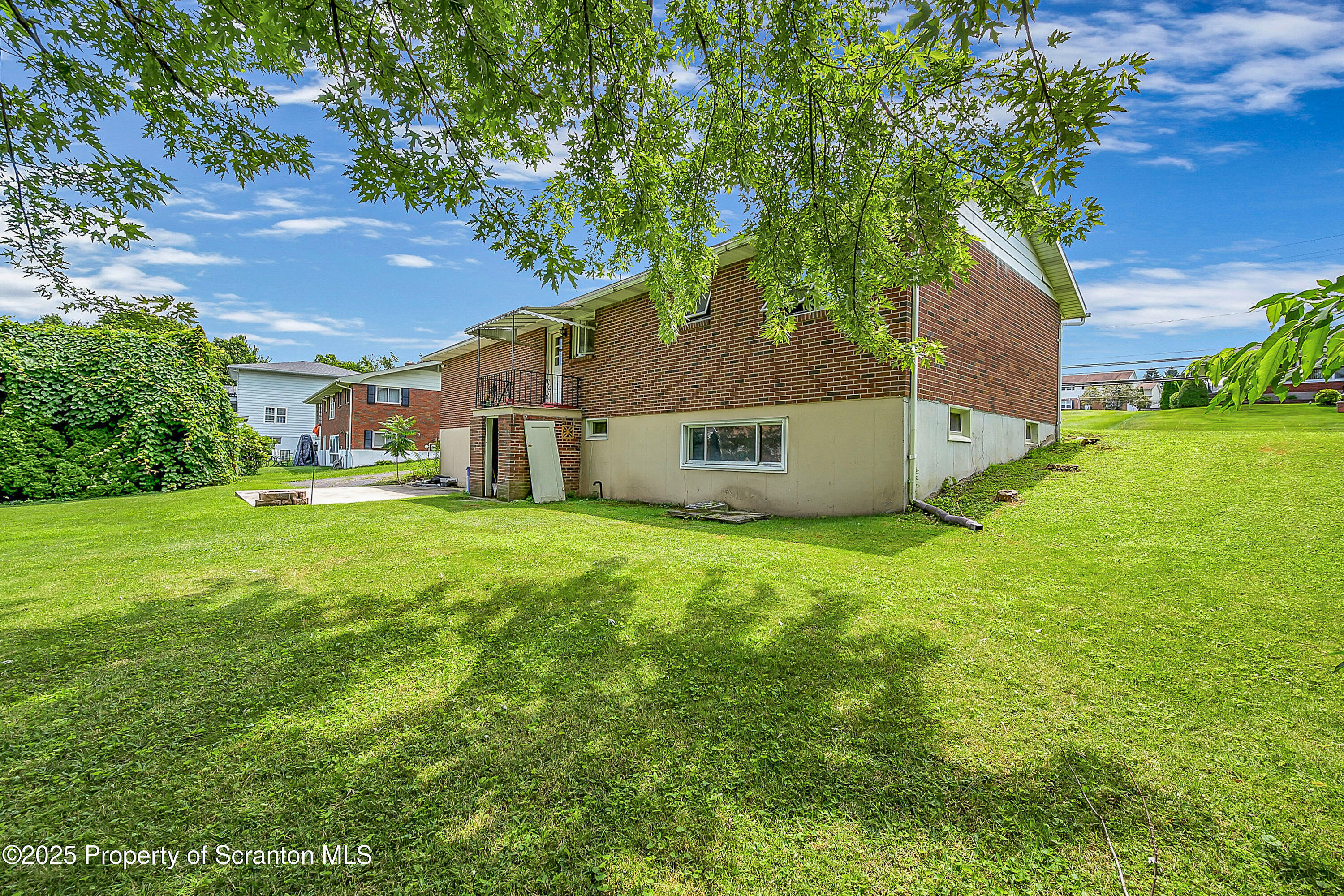 Property Photo: 762 N Valley Avenue PA 18447