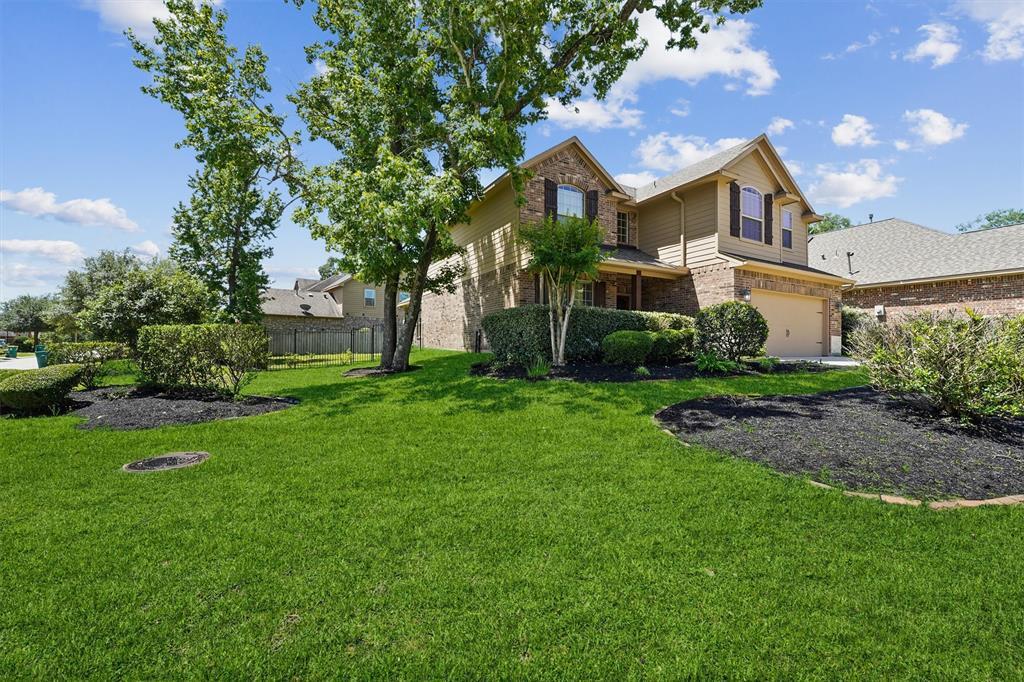 Property Photo: 115 Black Swan Place TX 77354
