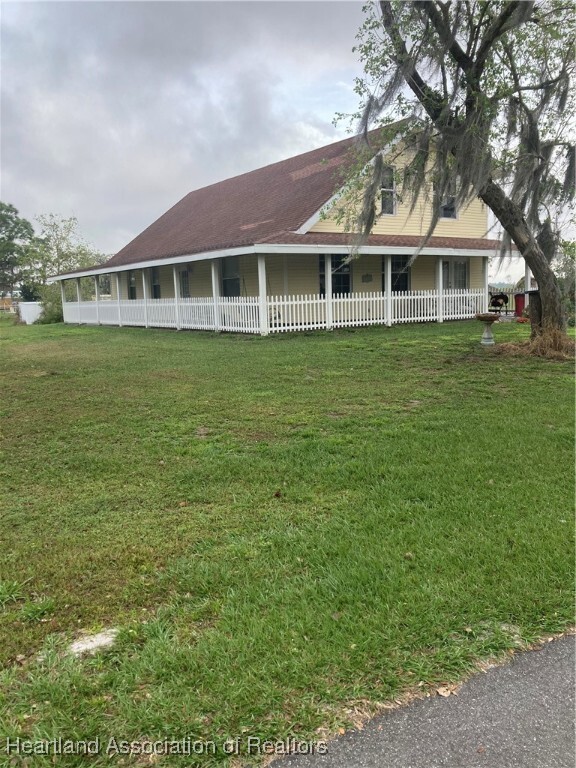 Property Photo: 200 Park Land Drive FL 33852