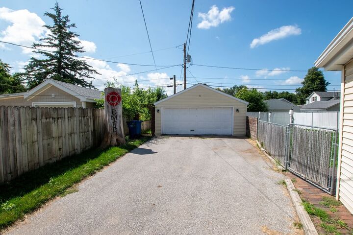 Property Photo: 2529 Des Moines Street IA 50317
