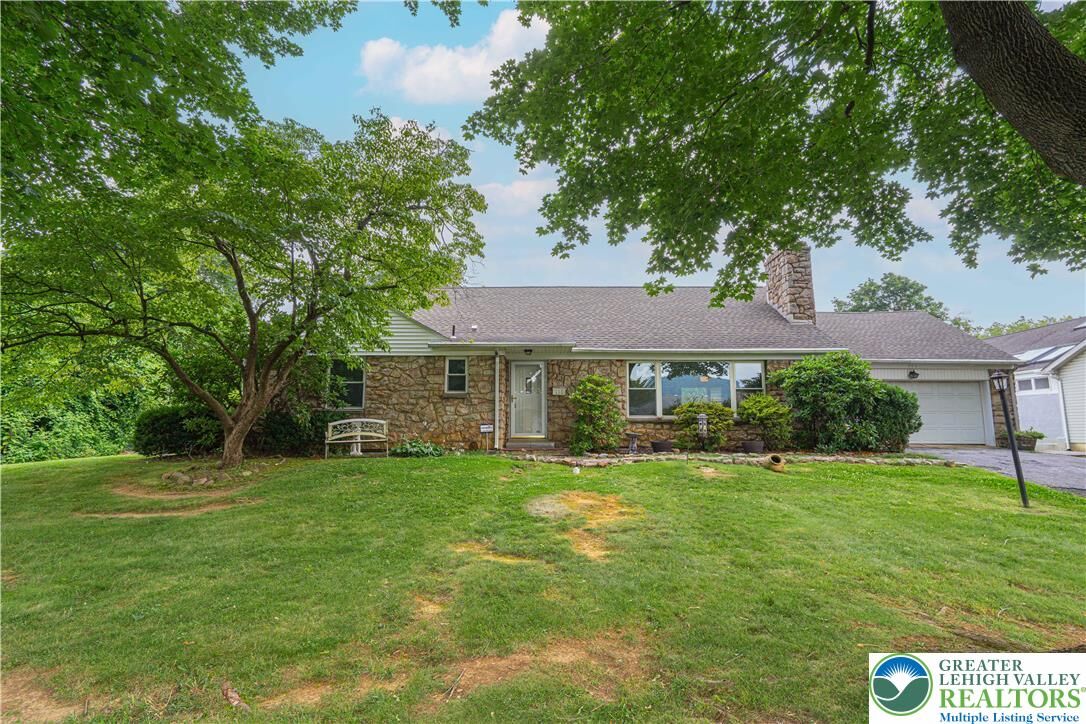 Property Photo:  111 W Lynnwood Street  PA 18103