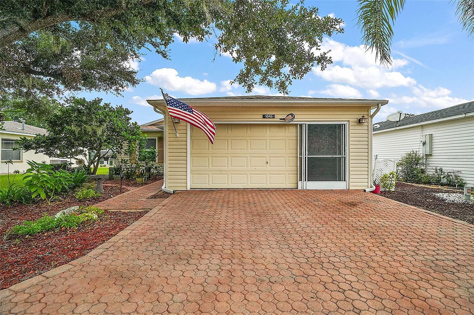 Property Photo:  1045 Meadowbend Drive  FL 34748 