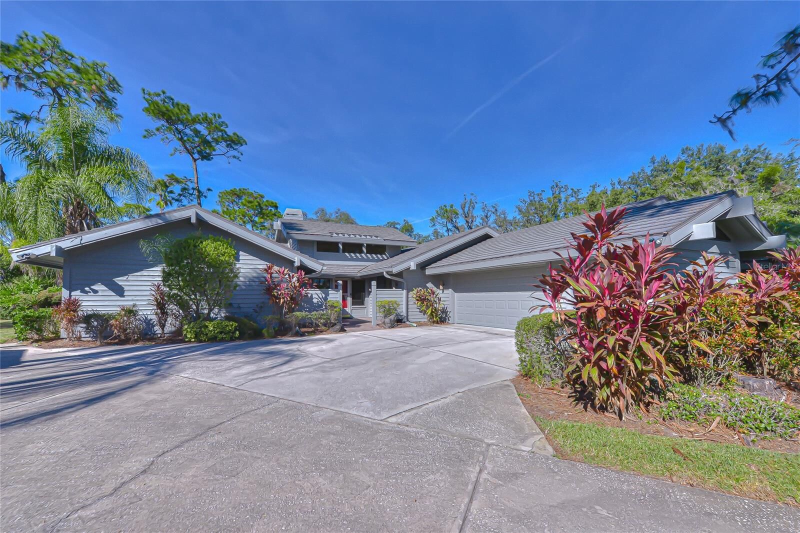 Property Photo: 5355 Cobblestone Court FL 33543