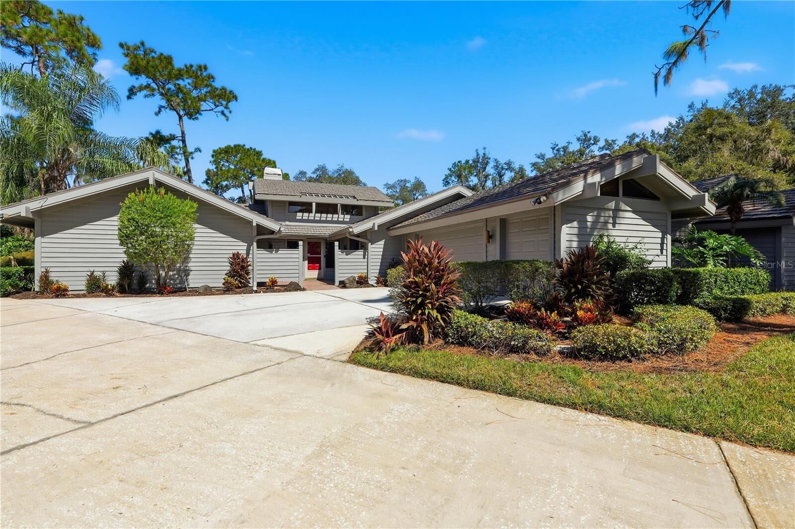 Property Photo: 5355 Cobblestone Court FL 33543
