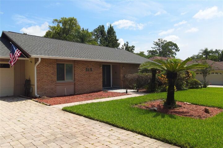 Property Photo: 513 E Wildmere Avenue FL 32750