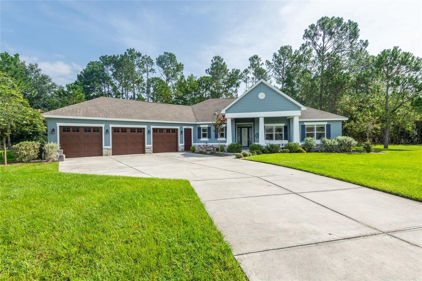 Property Photo:  27500 Elkwood Circle  FL 33544 