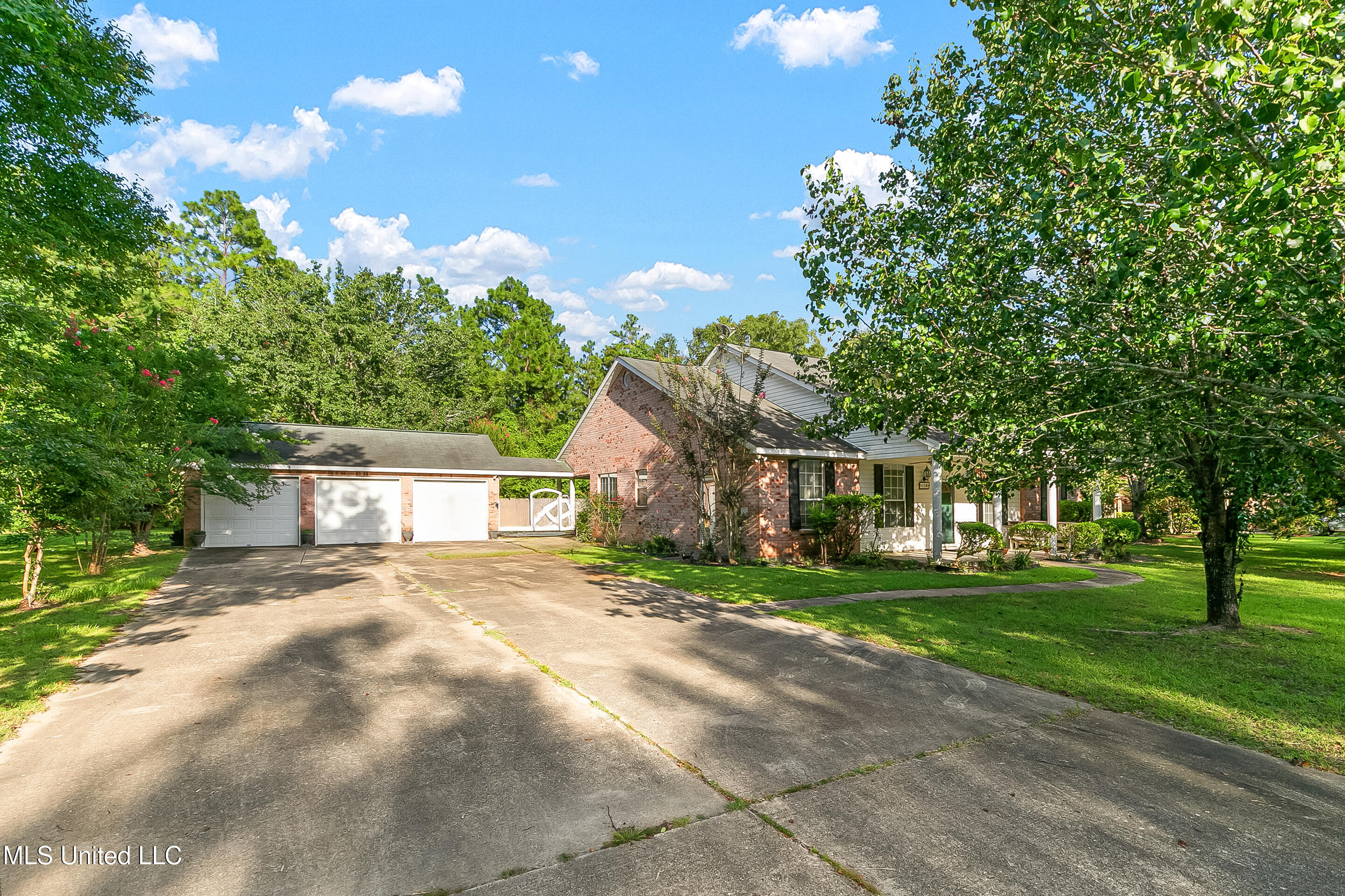 Property Photo: 118 Driftwood Road MS 39426