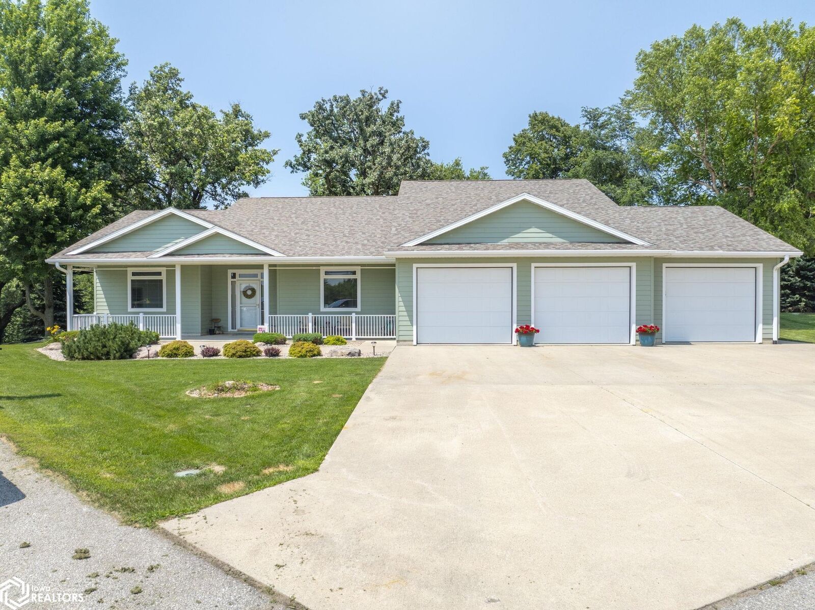 Property Photo:  206 Brickyard Court  IA 50475 